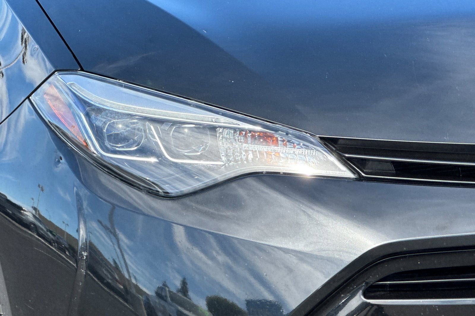 Used 2018 Toyota Corolla XLE image 42