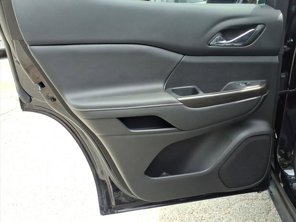 Used 2023 GMC Acadia SLT w/ Elevation Edition image 30