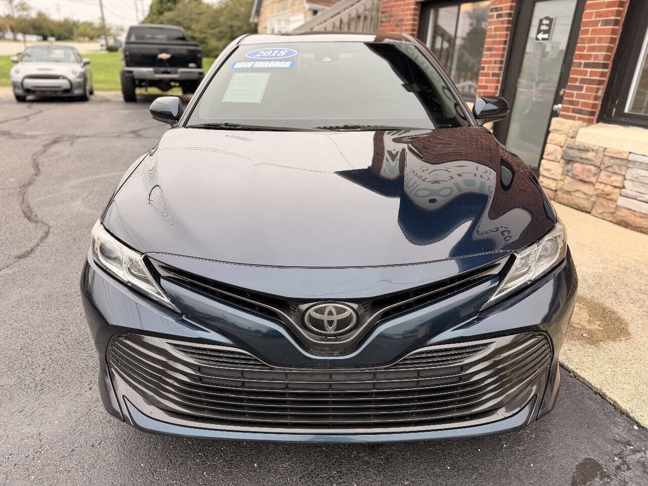 Used 2018 Toyota Camry FWD image 3