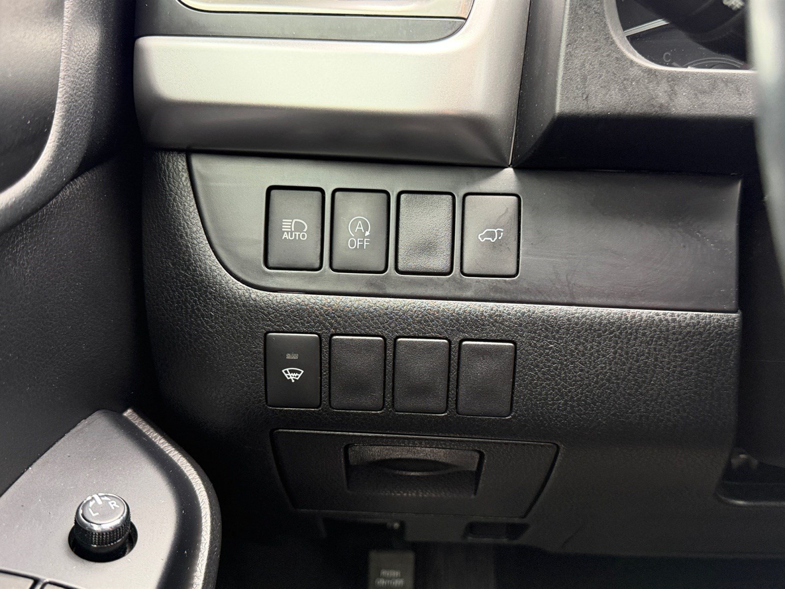 Used 2019 Toyota Highlander XLE AWD/4WD image 11