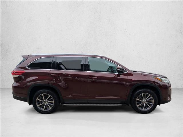Used 2019 Toyota Highlander XLE FWD image 4