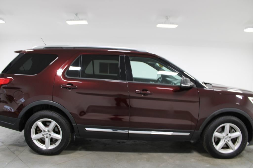Used 2019 Ford Explorer XLT w/ Equipment Group 202A image 11