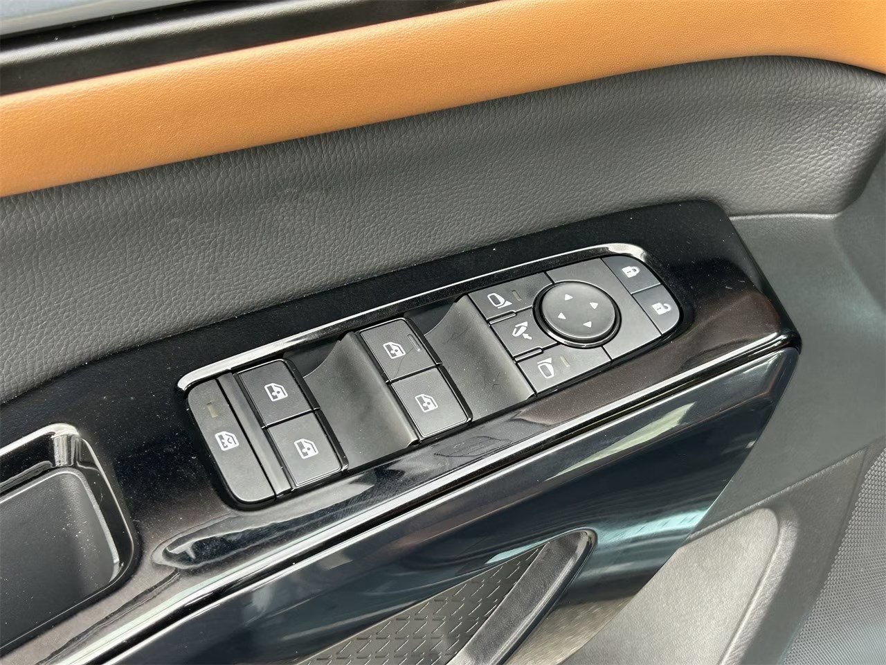 New 2026 Nissan Pathfinder Platinum FWD image 24
