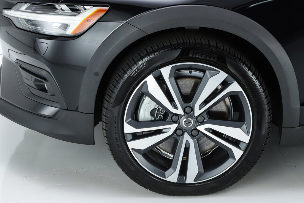 Used 2024 Volvo V60 B5 Cross Country Plus w/ Protection Package Premier AWD/4WD image 7
