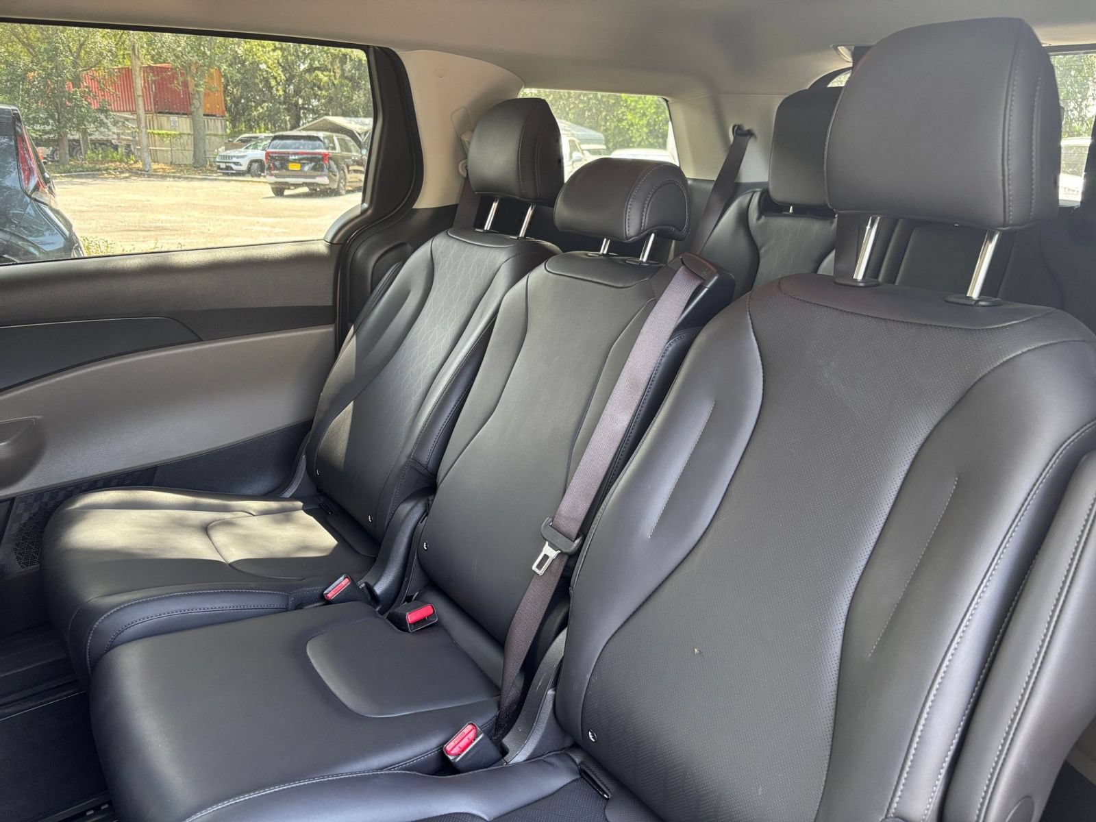 Used 2026 Kia Carnival FWD image 41