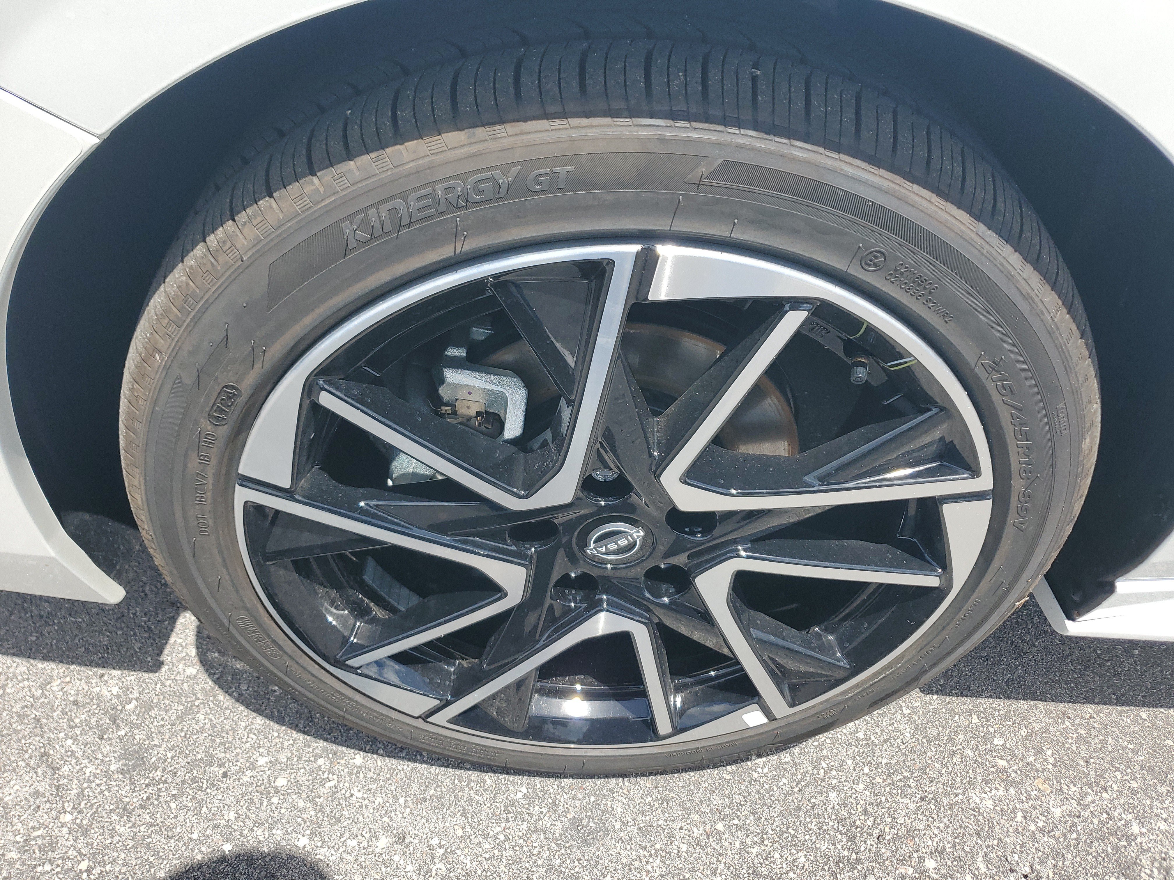 Used 2025 Nissan Sentra SR w/ SR Premium Package FWD image 17