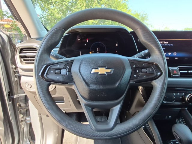 Used 2025 Chevrolet TrailBlazer LT AWD/4WD image 17