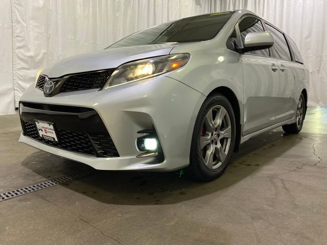 Certified 2019 Toyota Sienna SE Premium image 28