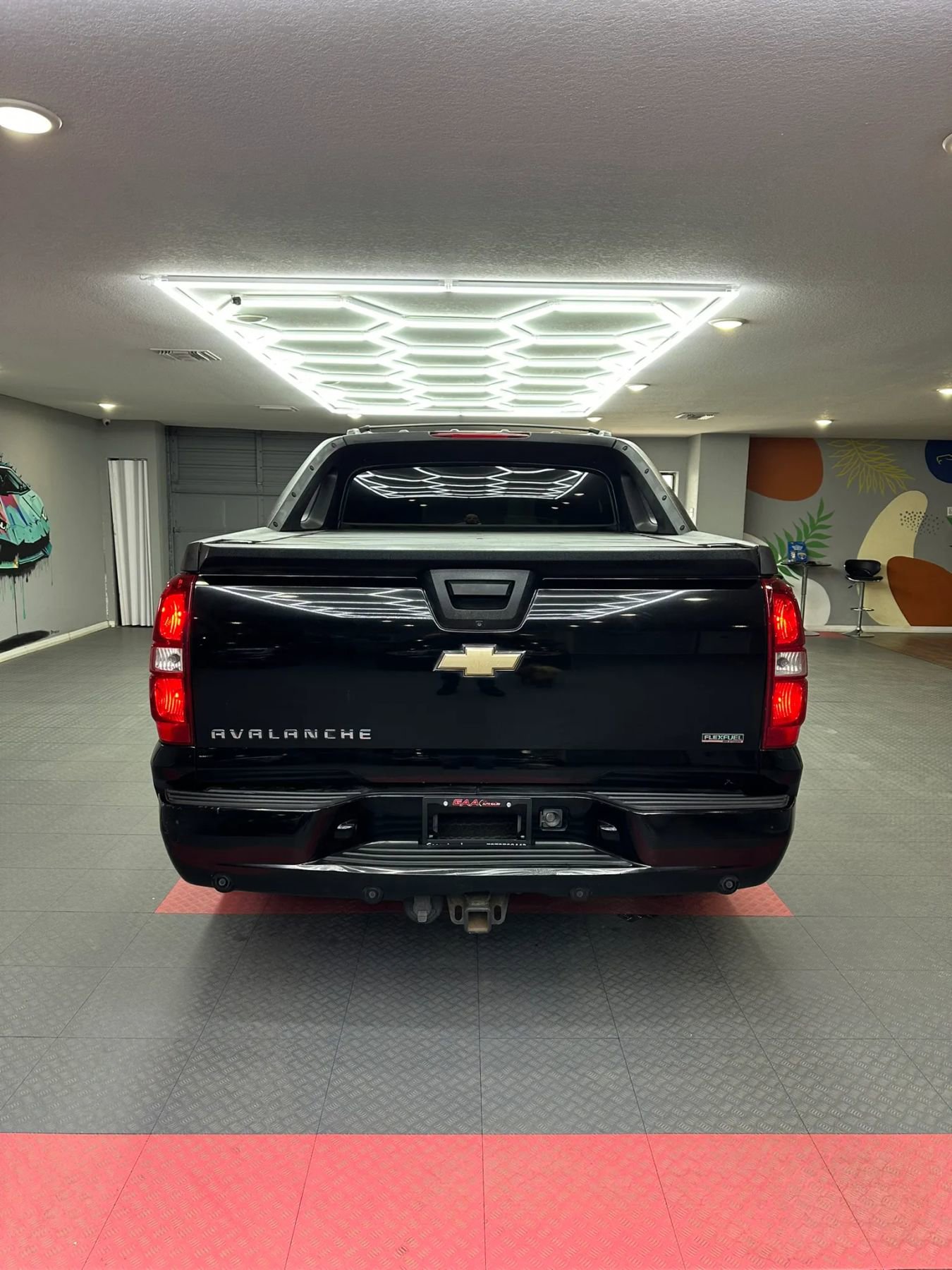 Used 2011 Chevrolet Avalanche LTZ RWD image 6