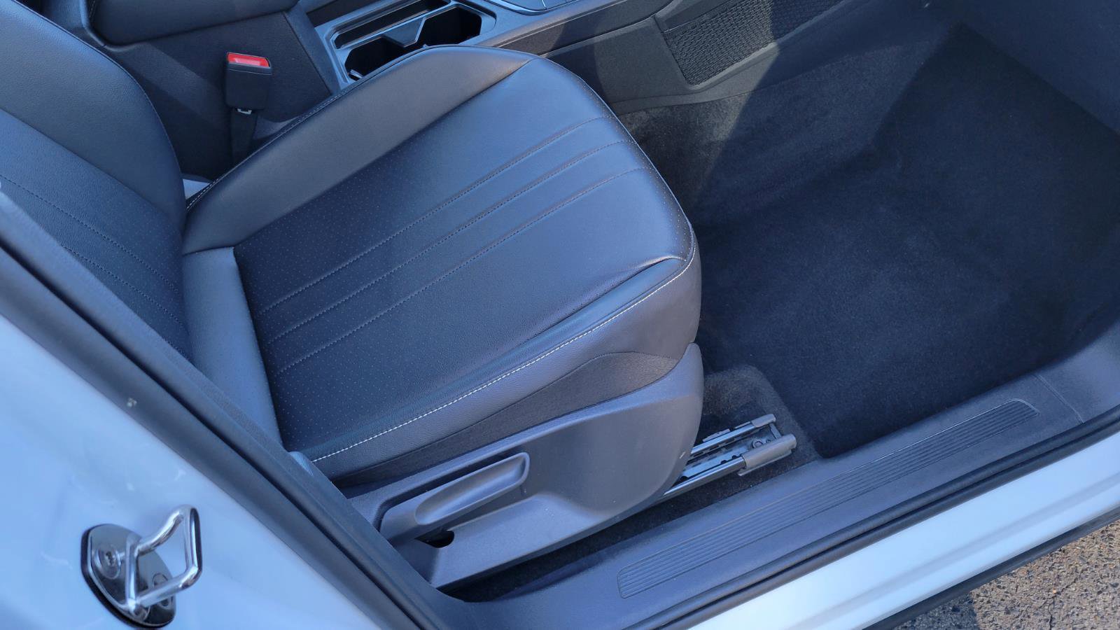 Certified 2024 Volkswagen Tiguan SE image 35