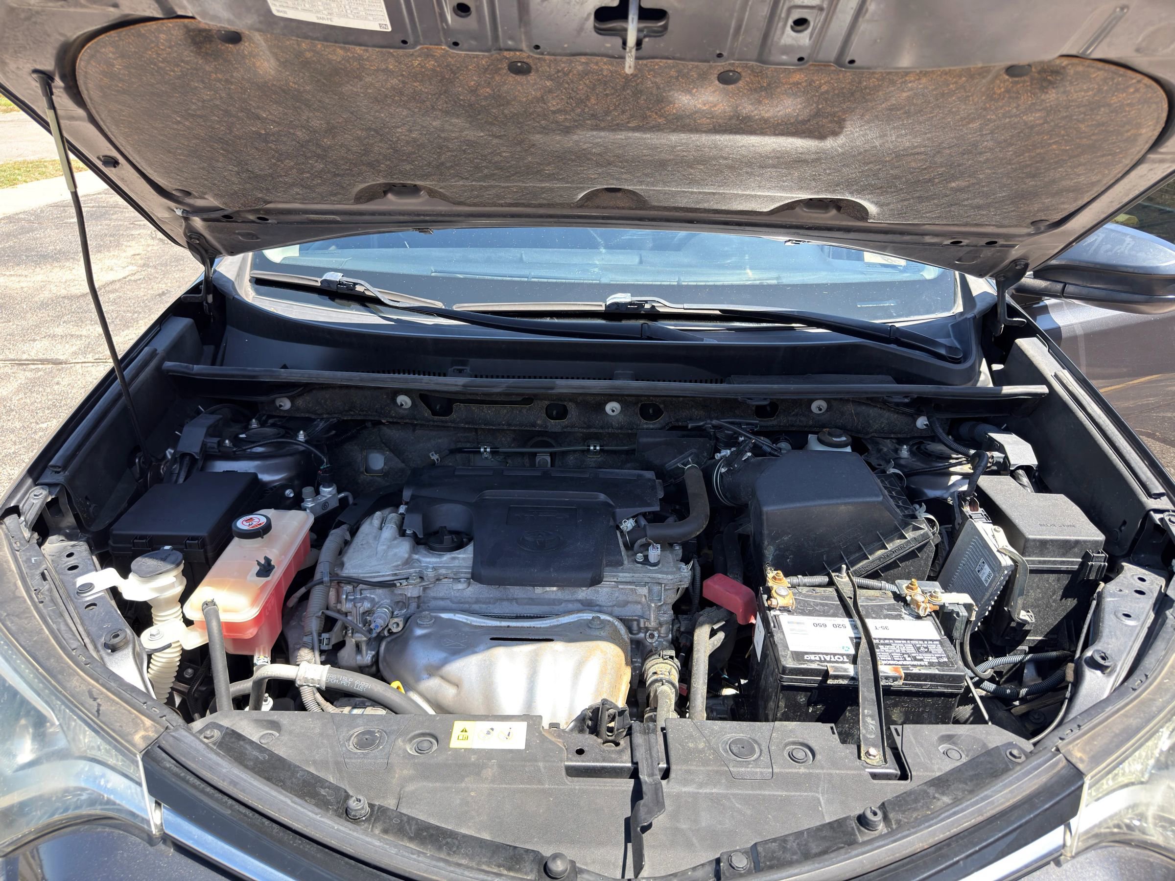 Used 2018 Toyota RAV4 LE FWD image 27
