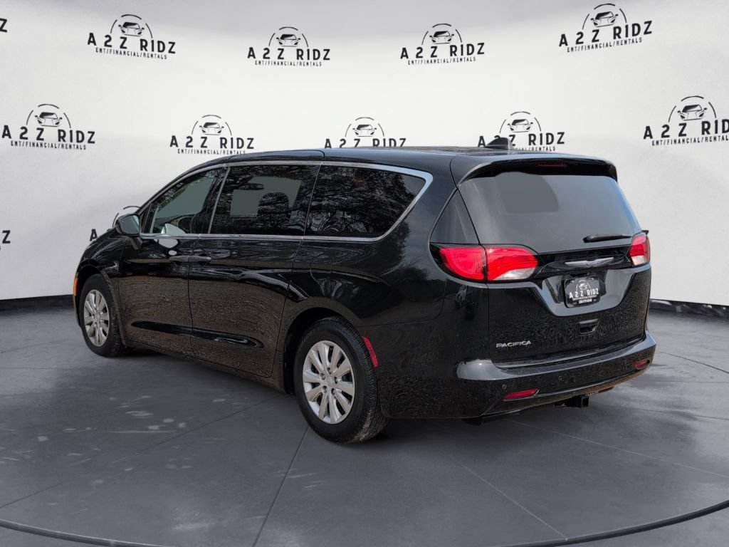 Used 2018 Chrysler Pacifica L FWD image 4
