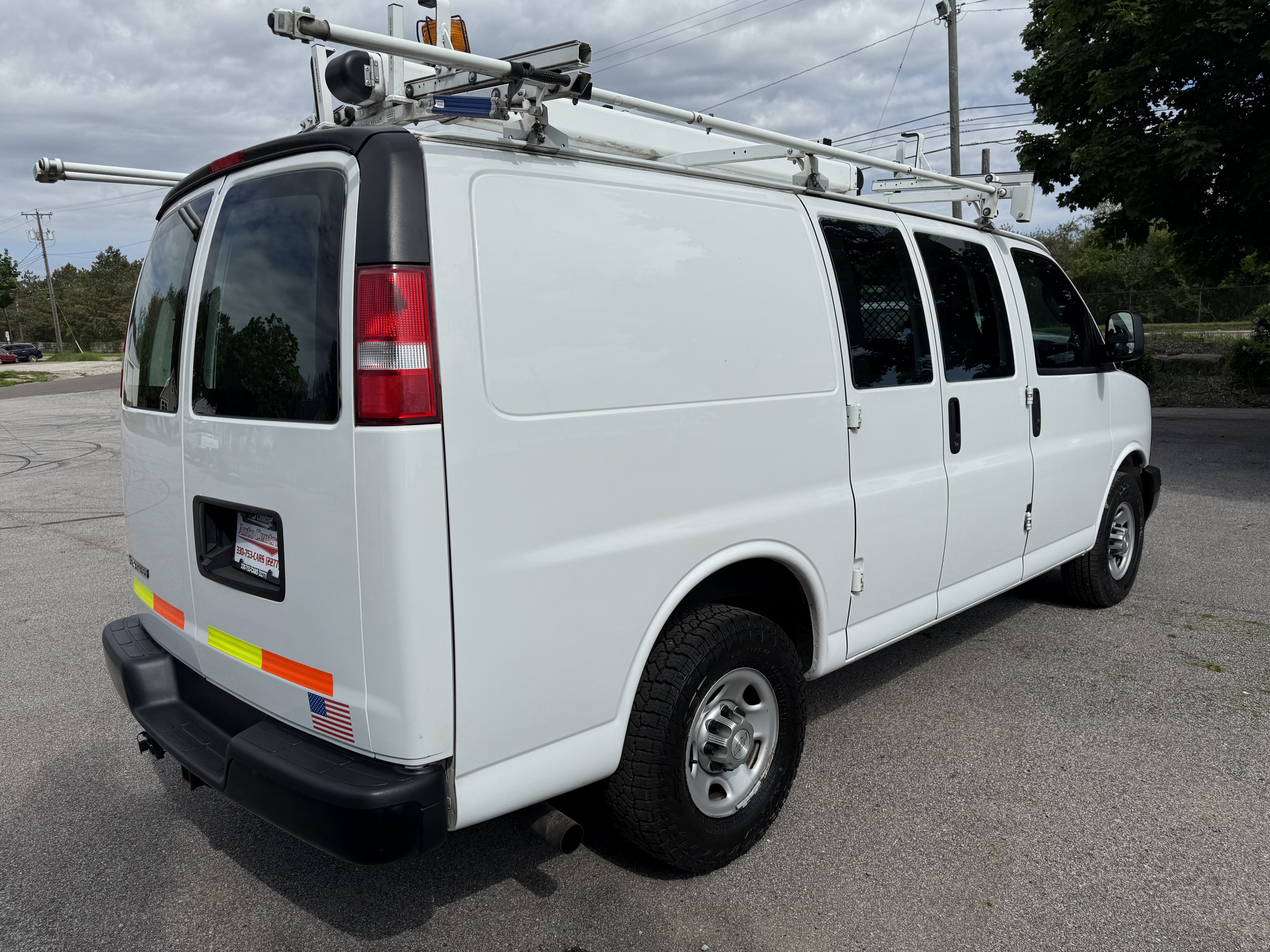 Used 2017 Chevrolet Express 2500 w/ Cold Climate Package RWD image 8