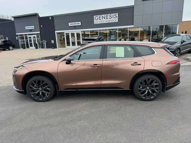 Used 2025 Toyota Crown Signia w/ Advanced Technology Package image 5