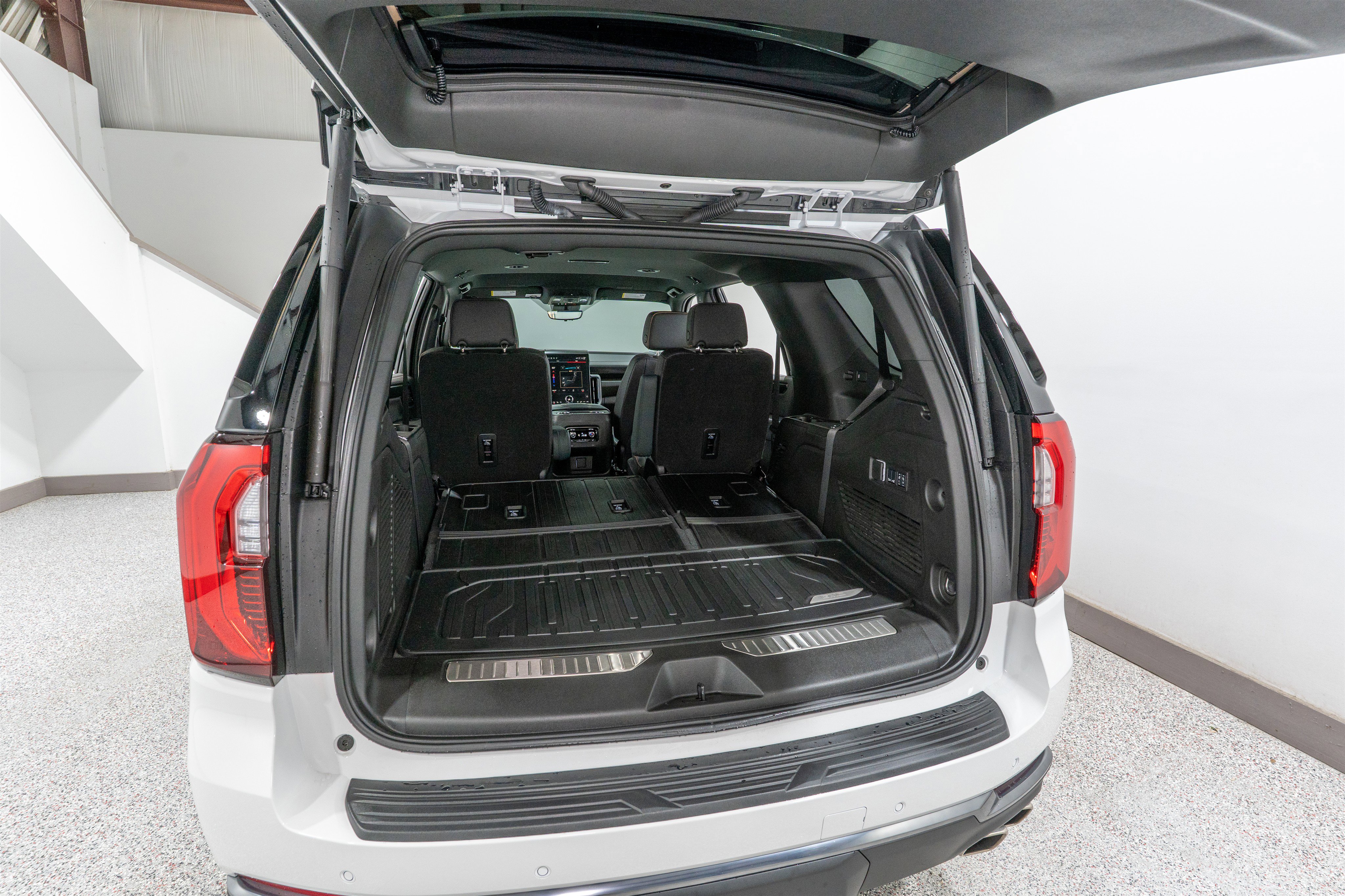 Used 2025 GMC Yukon AT4 w/ Premium Trailering Package image 41