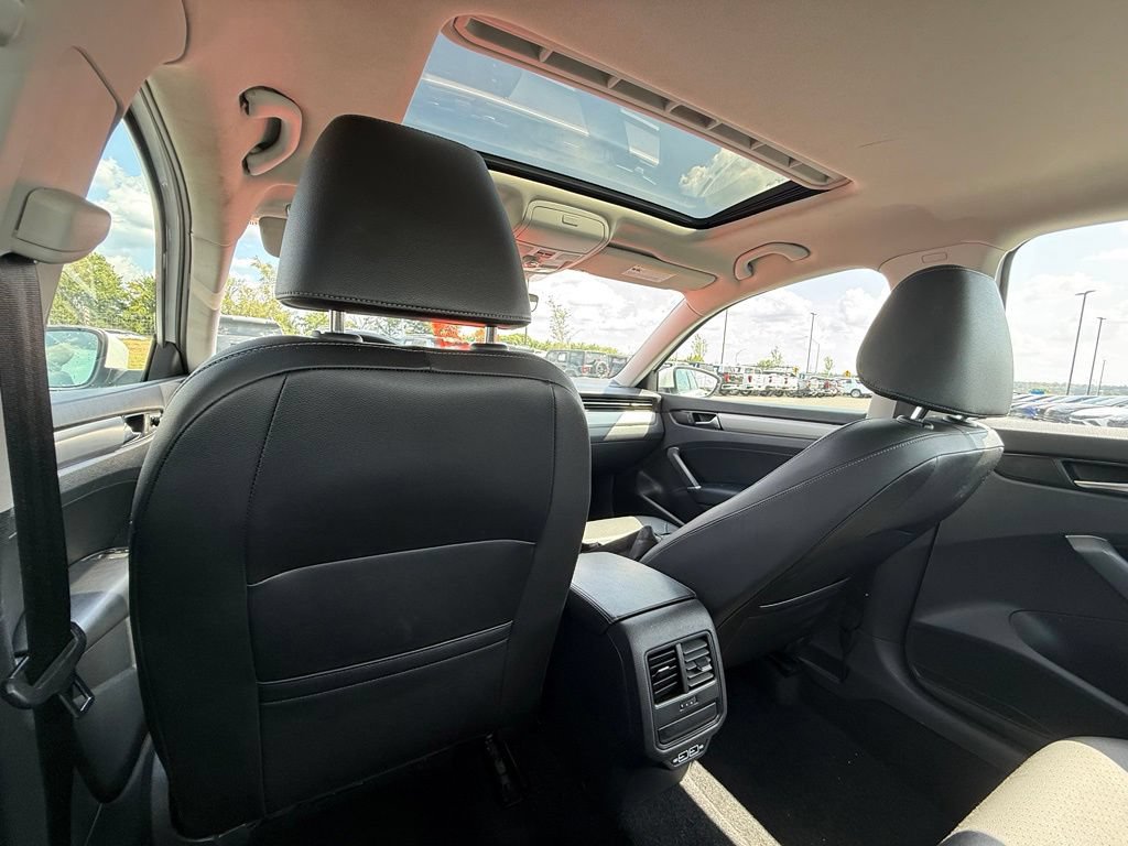 Used 2022 Volkswagen Passat 2.0T SE FWD image 26