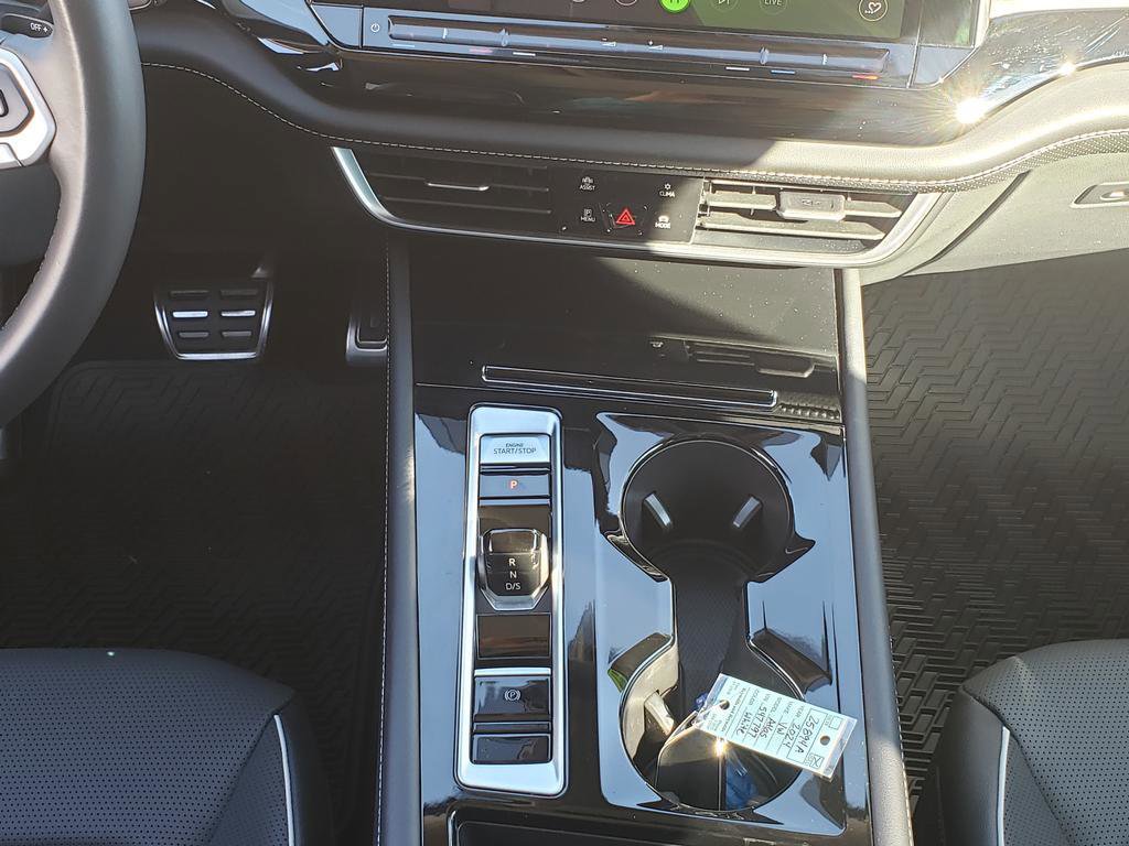 Used 2024 Volkswagen Atlas SEL Premium R-Line image 24