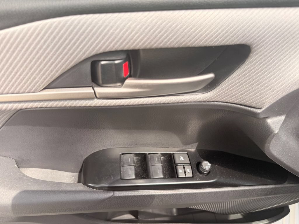 Used 2025 Toyota Camry SE FWD image 10