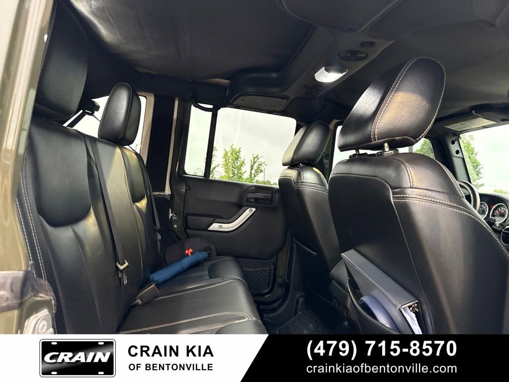 Used 2015 Jeep Wrangler Unlimited Rubicon AWD/4WD image 15