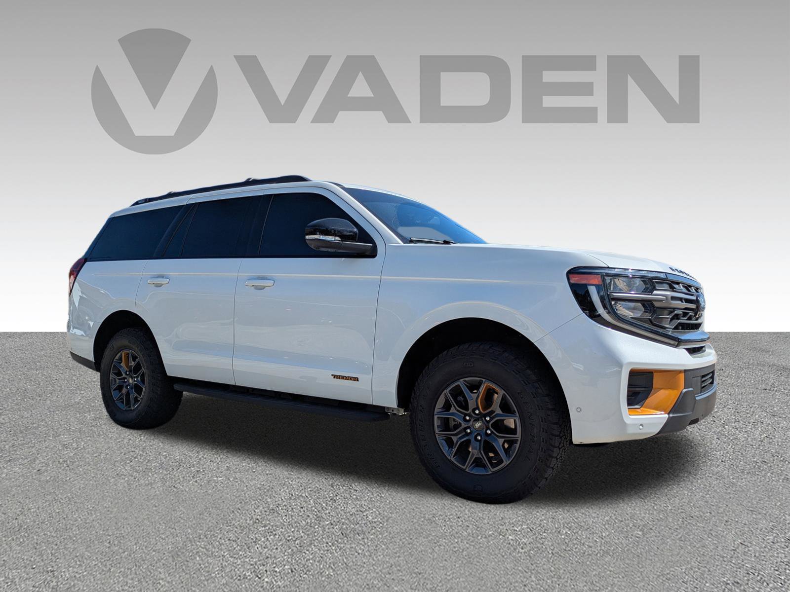 Used 2025 Ford Expedition Tremor image 3