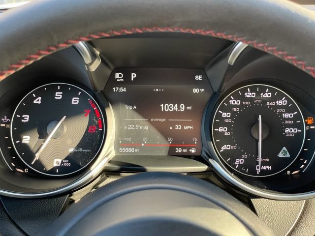 Used 2018 Alfa Romeo Giulia Quadrifoglio w/ Driver Assist Dynamic Package RWD image 24
