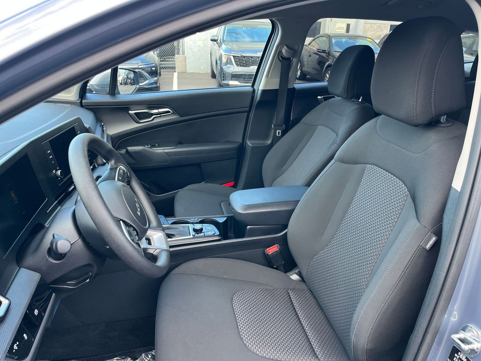 Used 2025 Kia Sportage LX image 35
