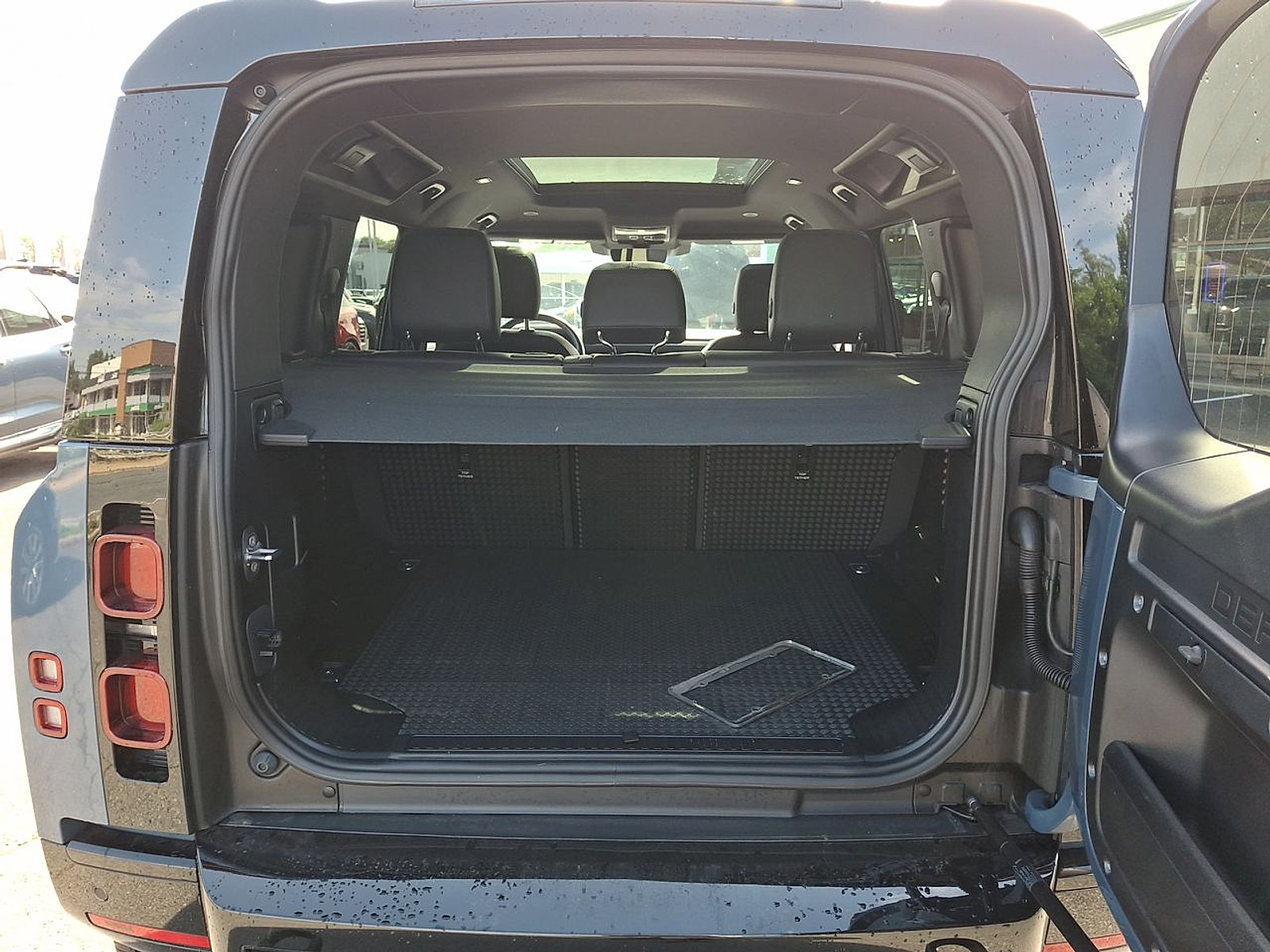 Used 2023 Land Rover Defender 110 X-Dynamic SE AWD/4WD image 29