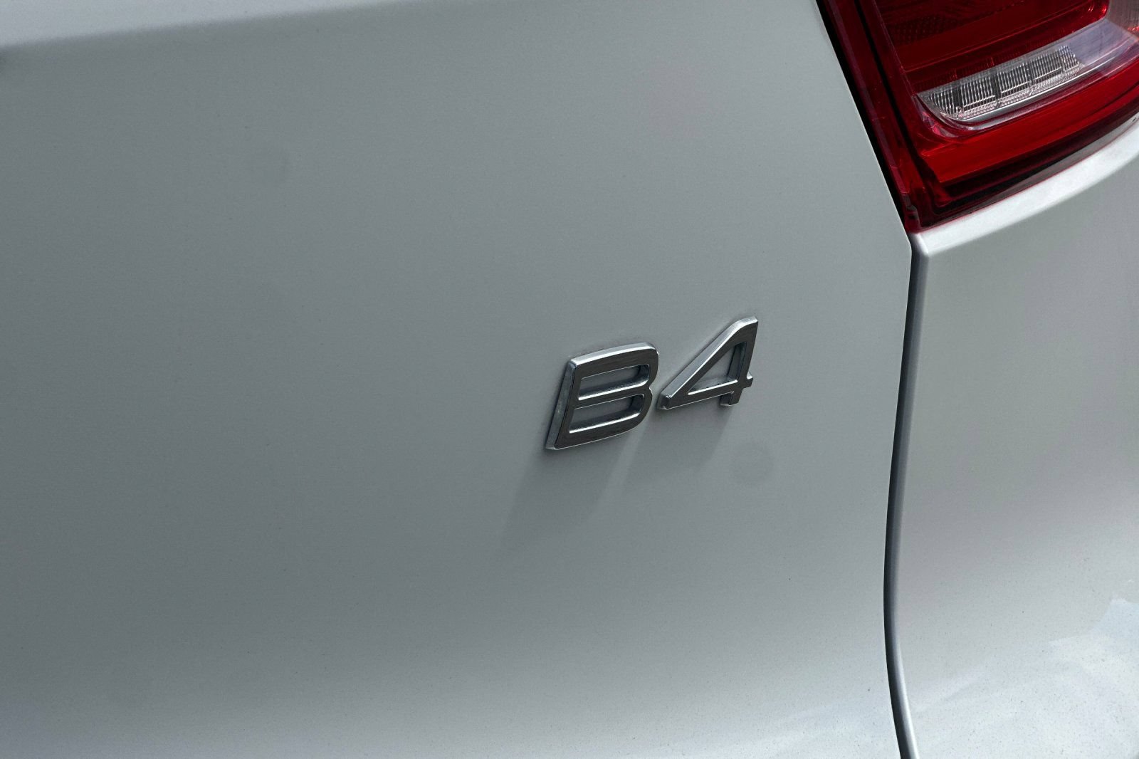 Certified 2023 Volvo XC40 B4 Plus FWD image 13