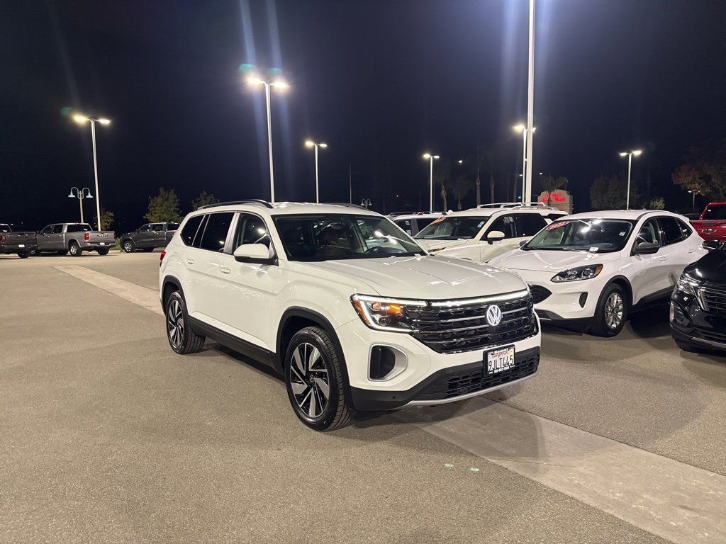 Used 2024 Volkswagen Atlas SE image 2