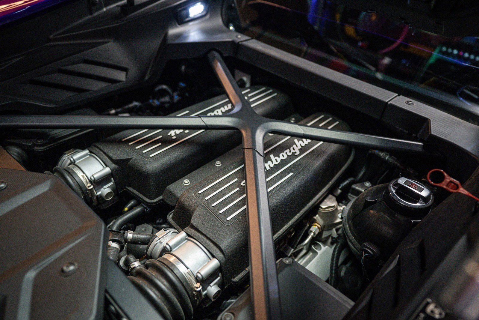 Used 2022 Lamborghini Huracan EVO image 31