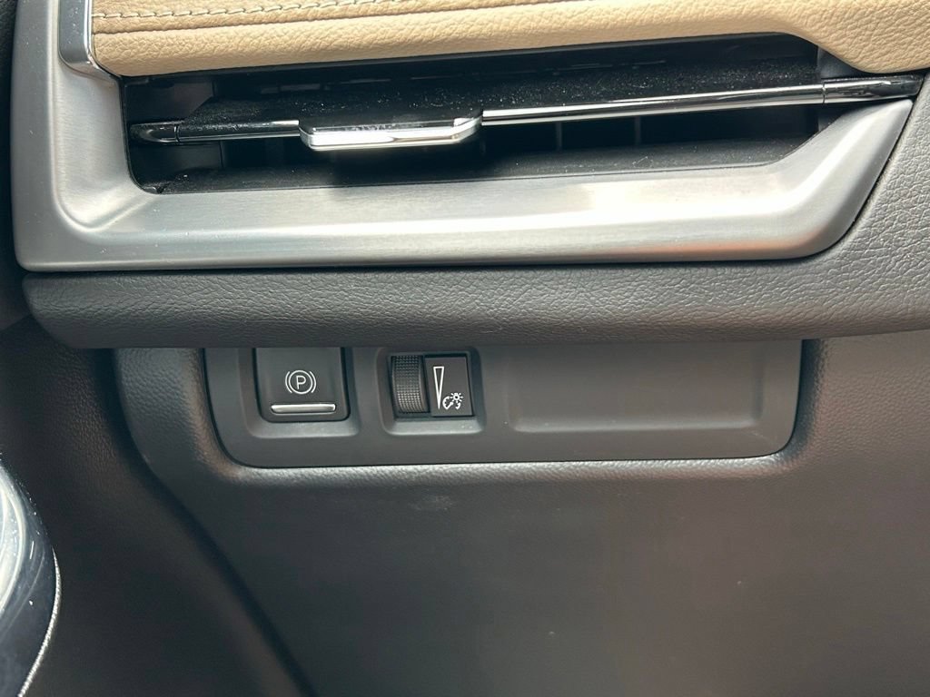 Used 2025 Cadillac XT4 Premium Luxury FWD image 30