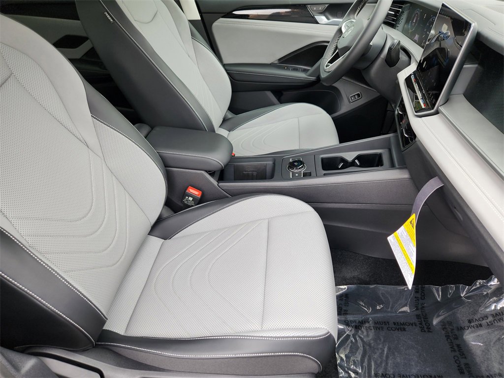 New 2025 Volkswagen Tiguan SE image 18