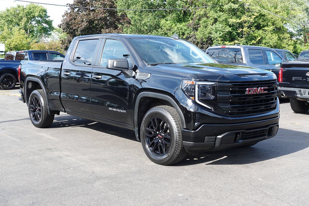 Used 2024 GMC Sierra 1500 Pro w/ Graphite Edition AWD/4WD image 4