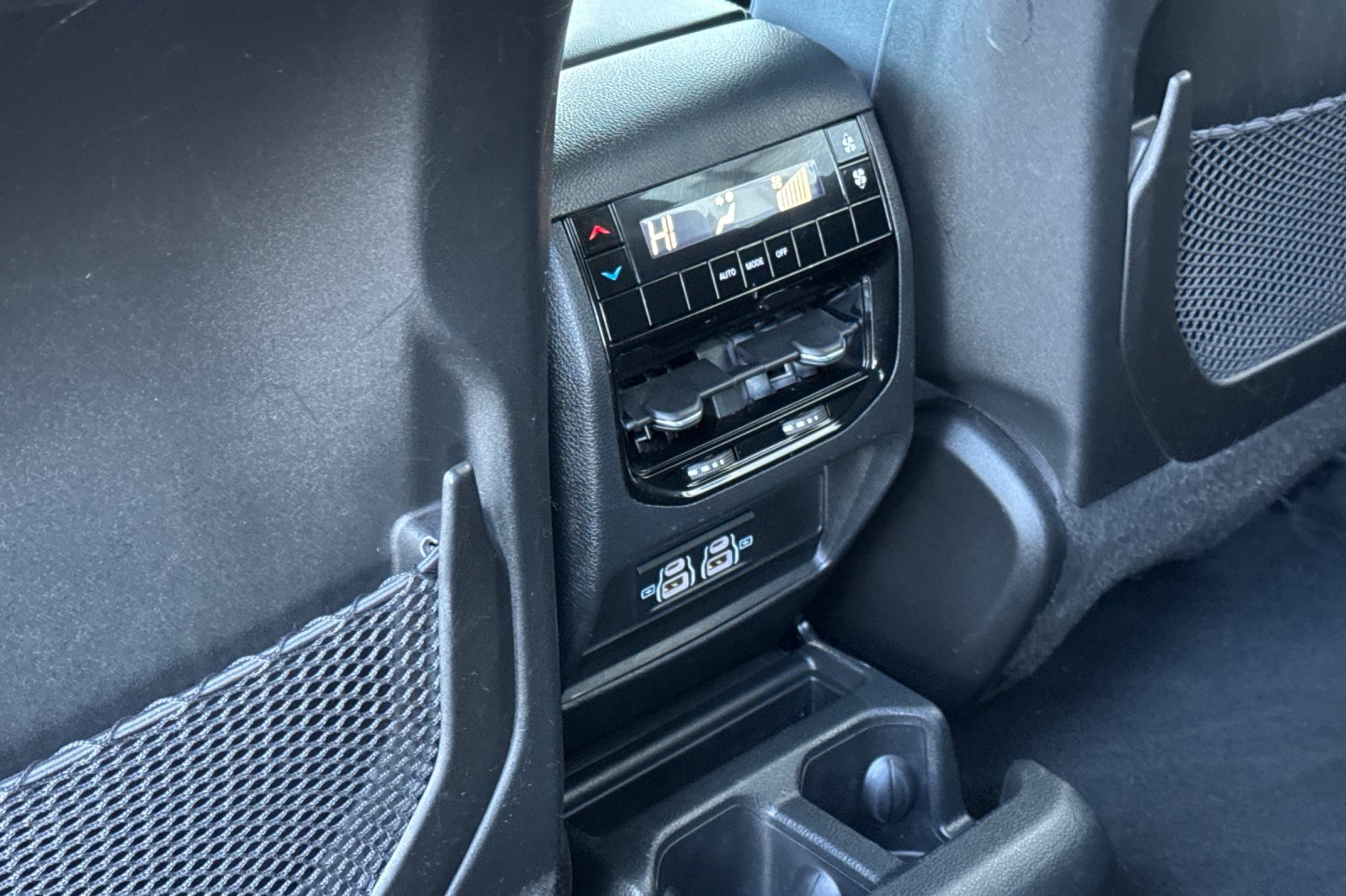 Used 2023 Jeep Grand Cherokee L Laredo image 14