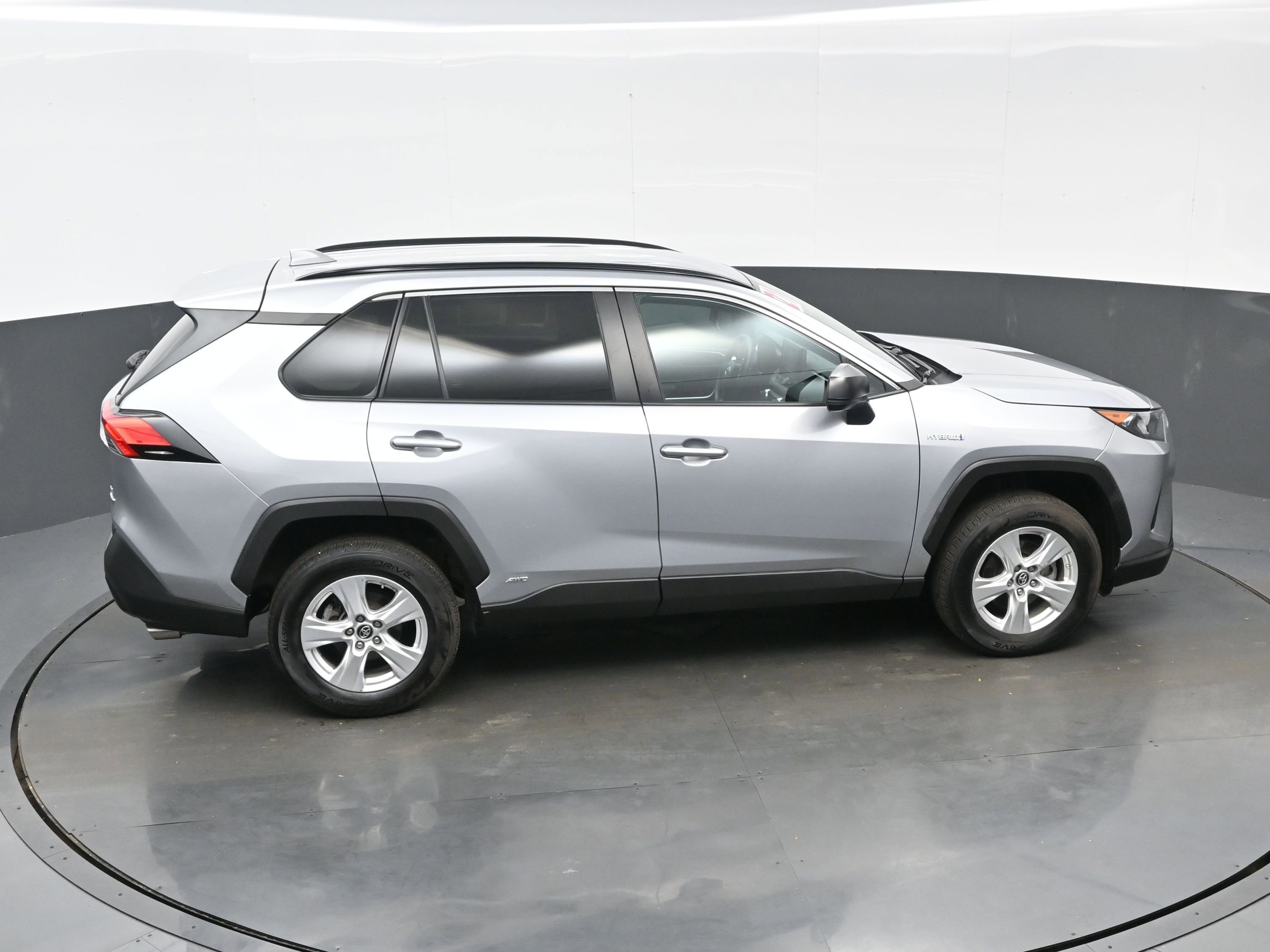 Used 2021 Toyota RAV4 LE image 39