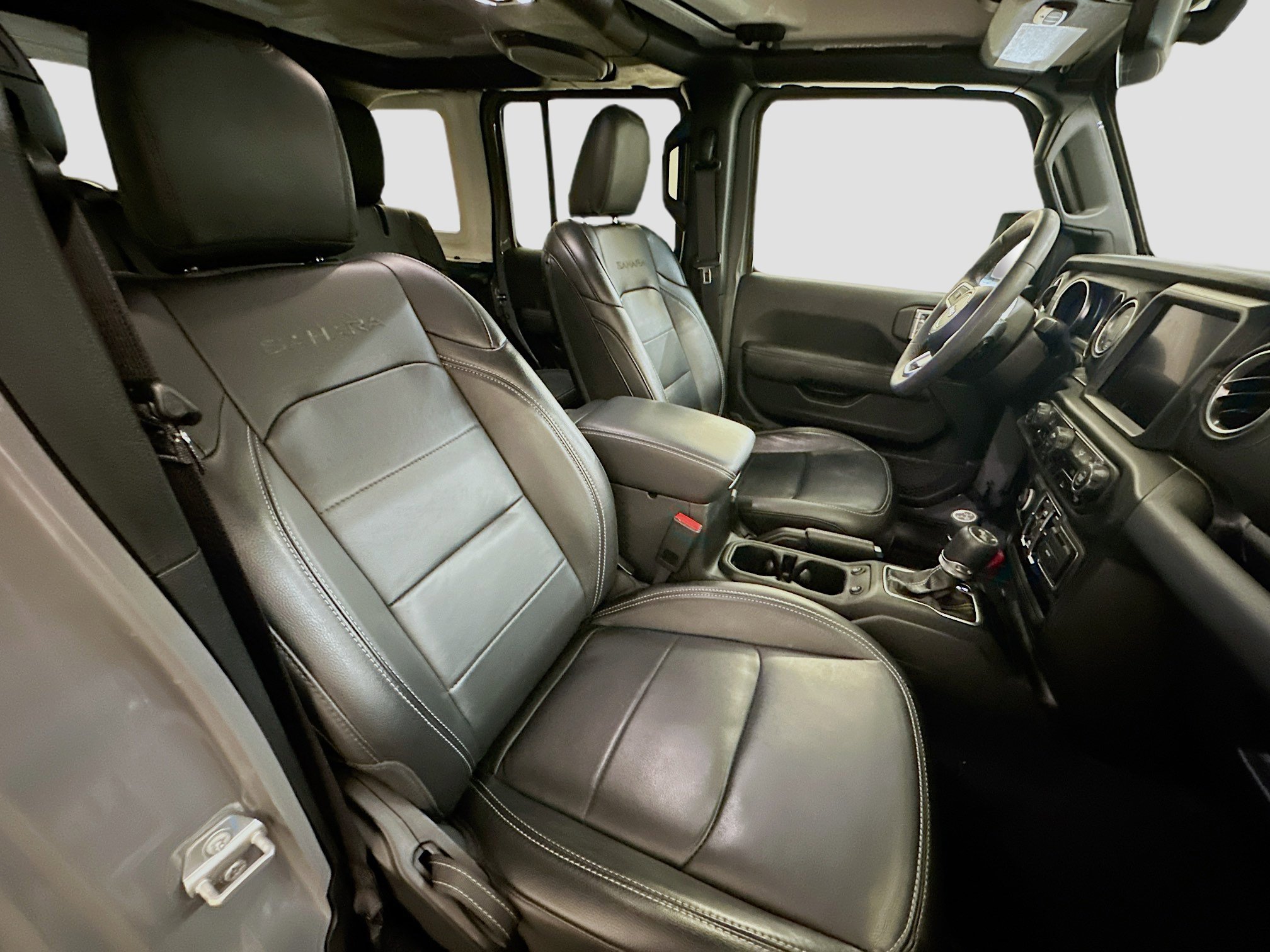 Used 2023 Jeep Wrangler Sahara image 32