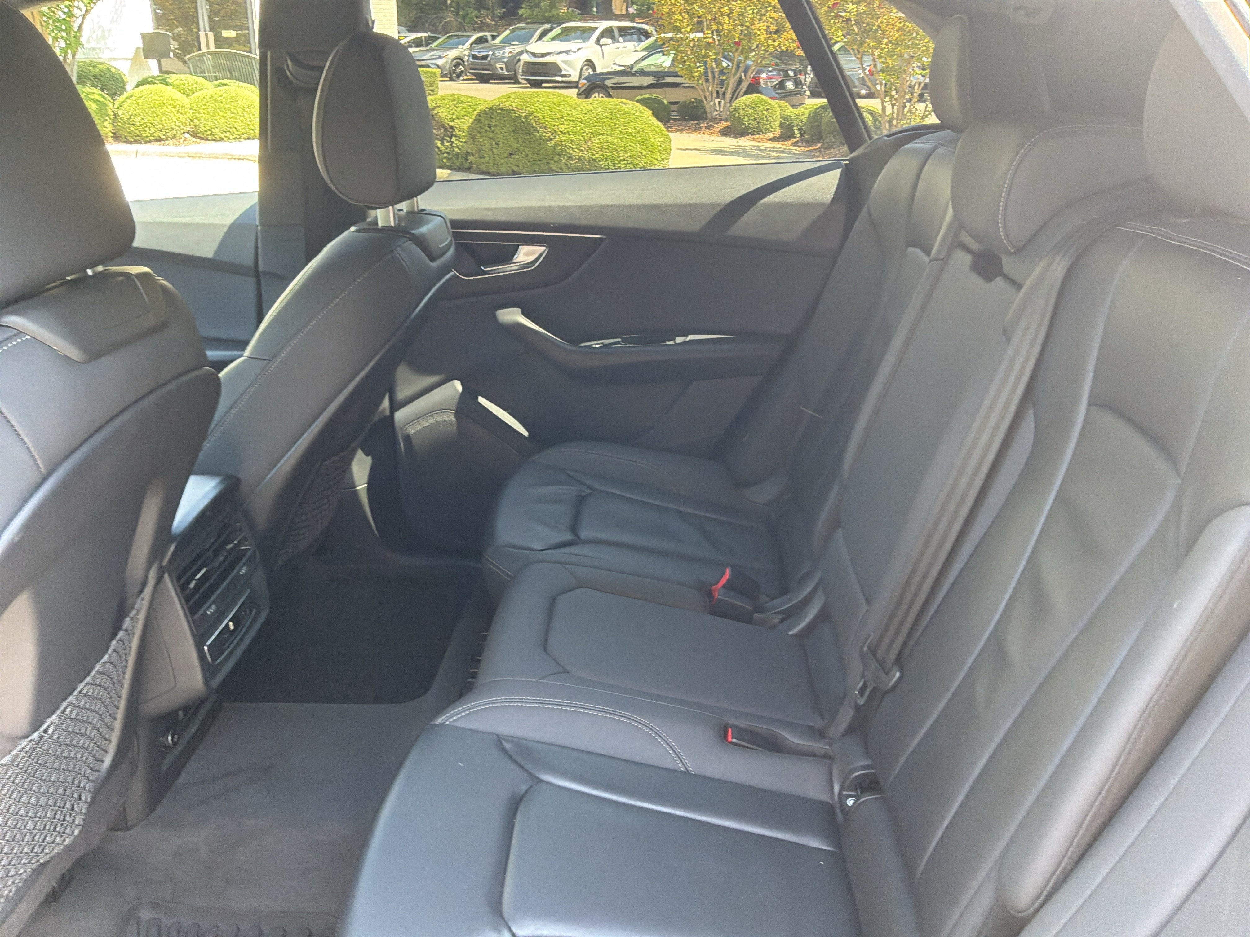 Used 2022 Audi Q8 Premium AWD/4WD image 31