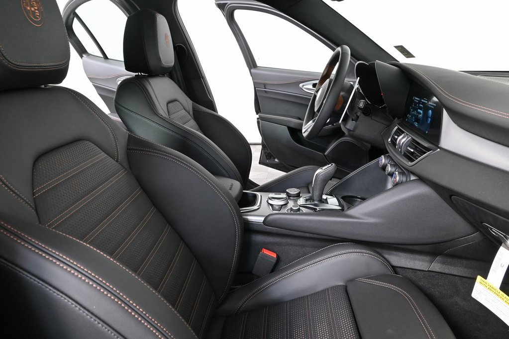 New 2025 Alfa Romeo Giulia w/ Driving Assist Package image 20