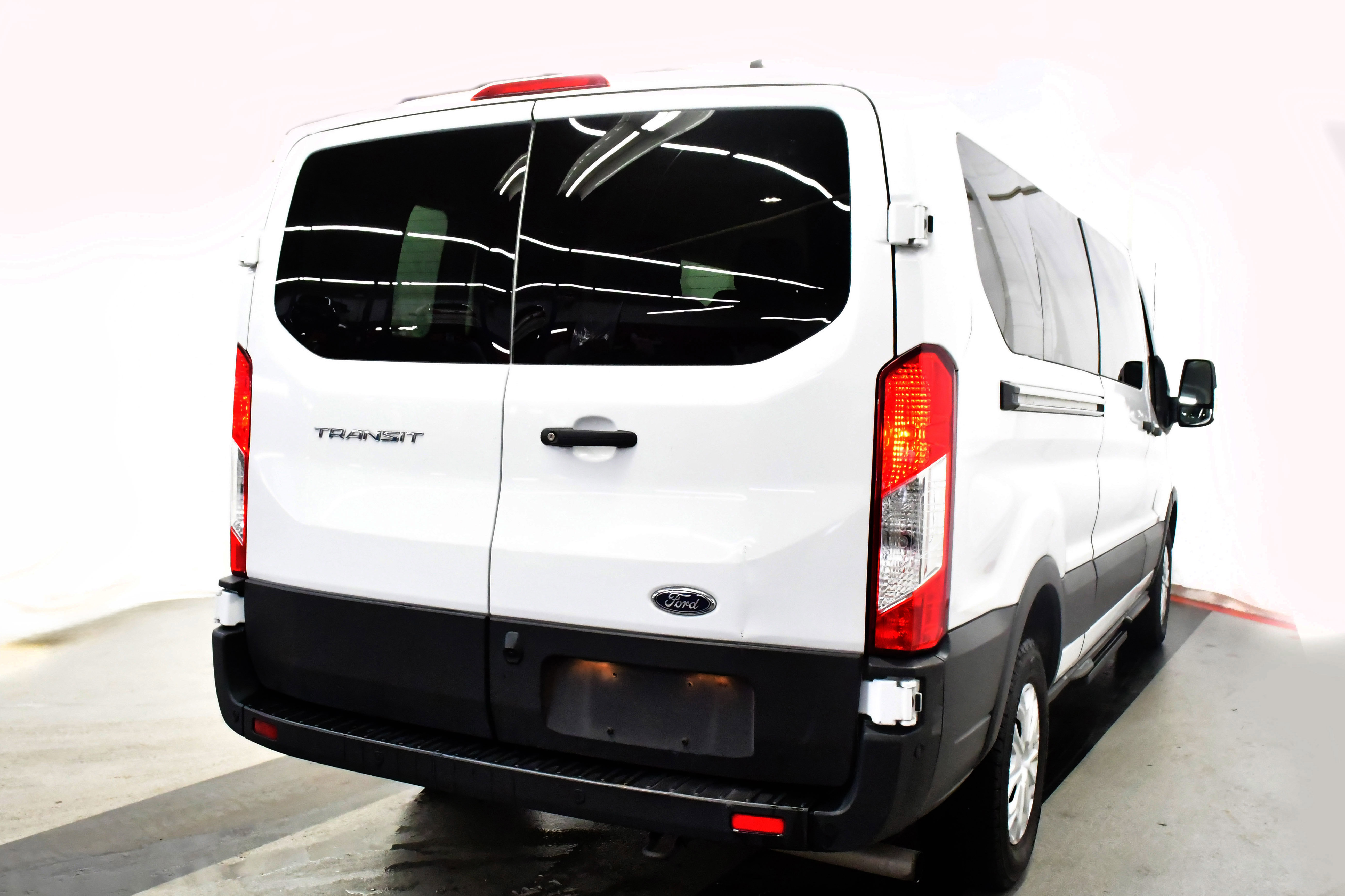 Used 2023 Ford Transit 350 XLT image 11