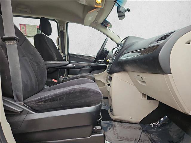 Used 2013 Dodge Grand Caravan American Value Package w/ UConnect Hands-Free Group FWD image 19
