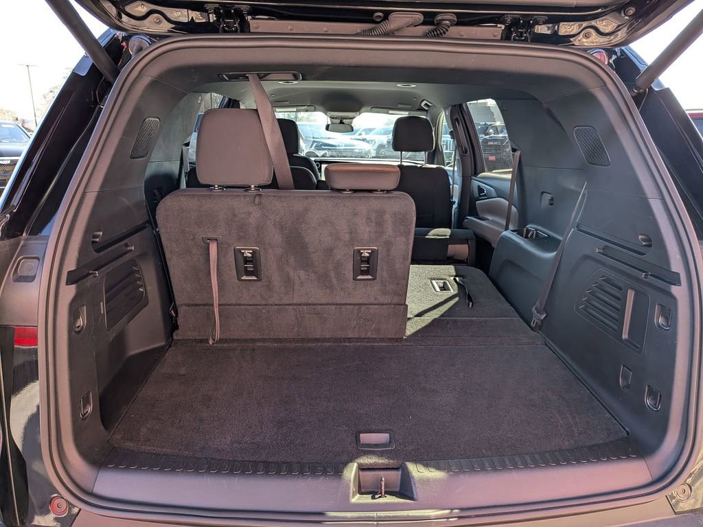 Certified 2025 Chevrolet Traverse LT image 26