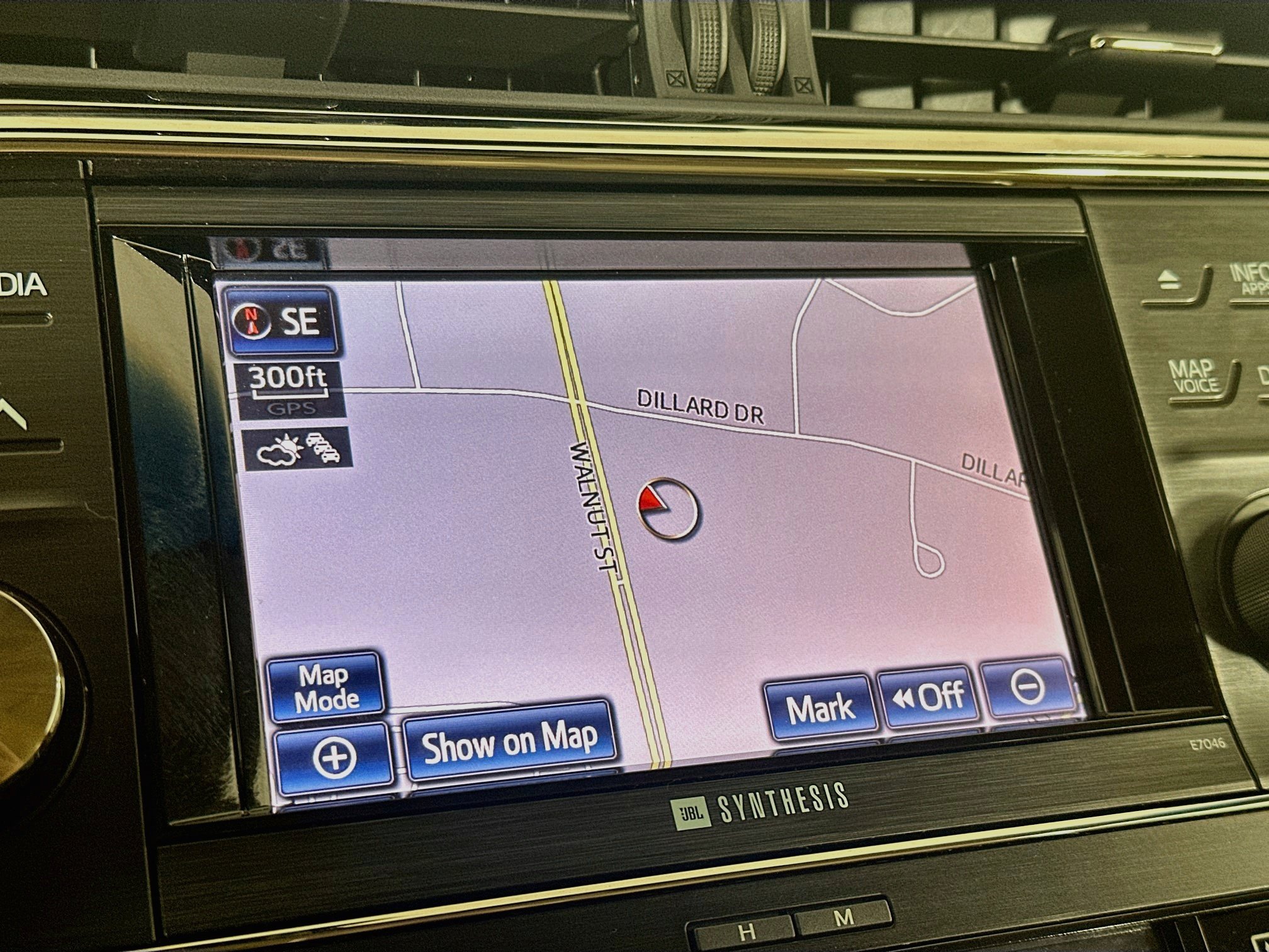 Used 2013 Toyota Avalon Limited FWD image 22