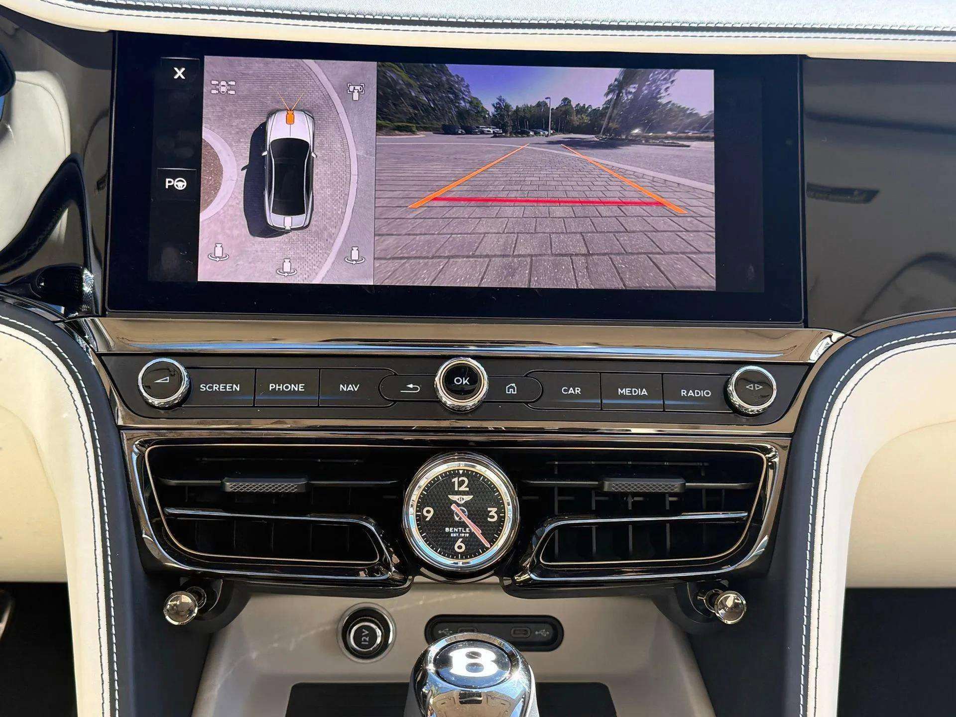 Used 2025 Bentley Flying Spur Plug-In Hybrid image 37