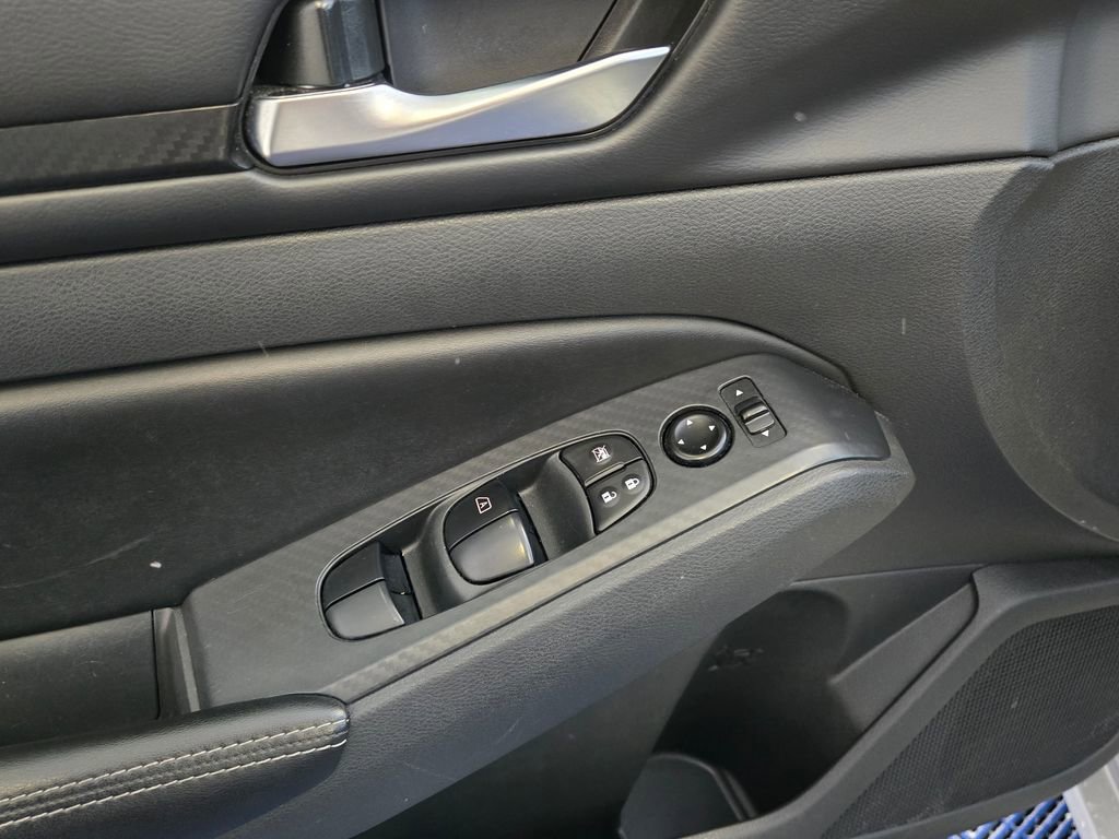 Used 2024 Nissan Altima 2.5 SV image 11