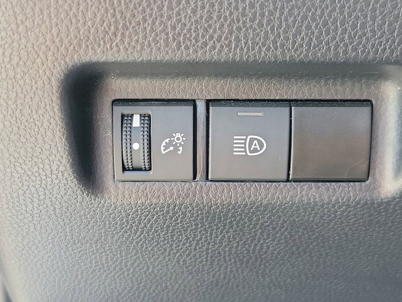 Used 2024 Toyota RAV4 LE AWD/4WD image 30