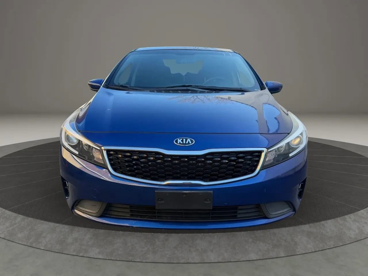 Used 2017 Kia Forte LX image 2