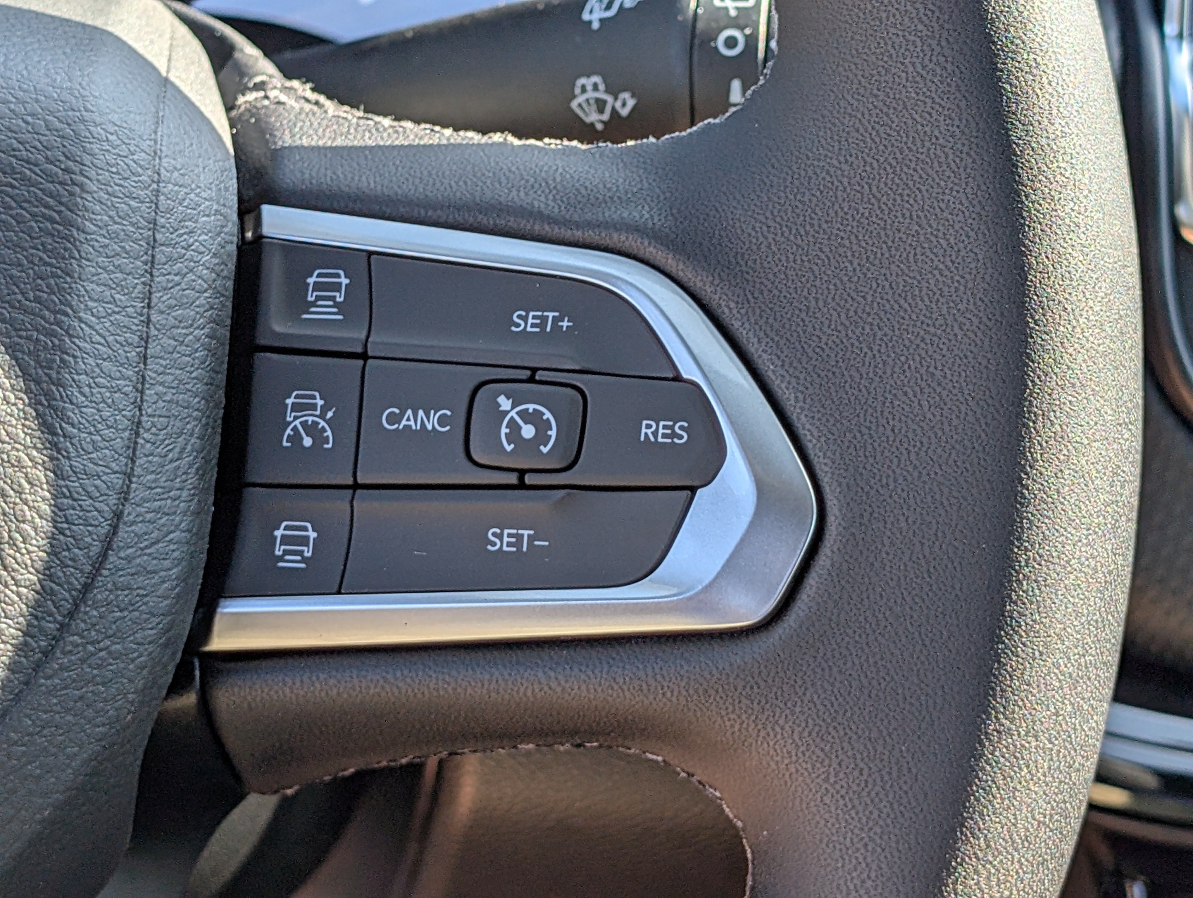 New 2025 Jeep Compass Limited w/ Sun & Sound Group AWD/4WD image 22