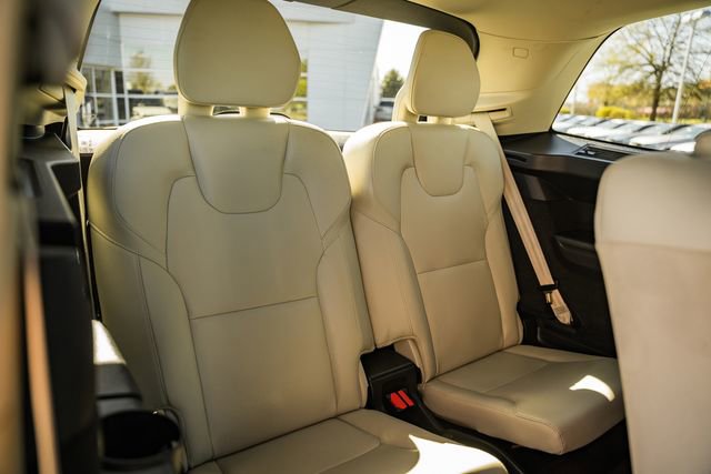 Certified 2022 Volvo XC90 T6 Momentum w/ Climate Package image 32
