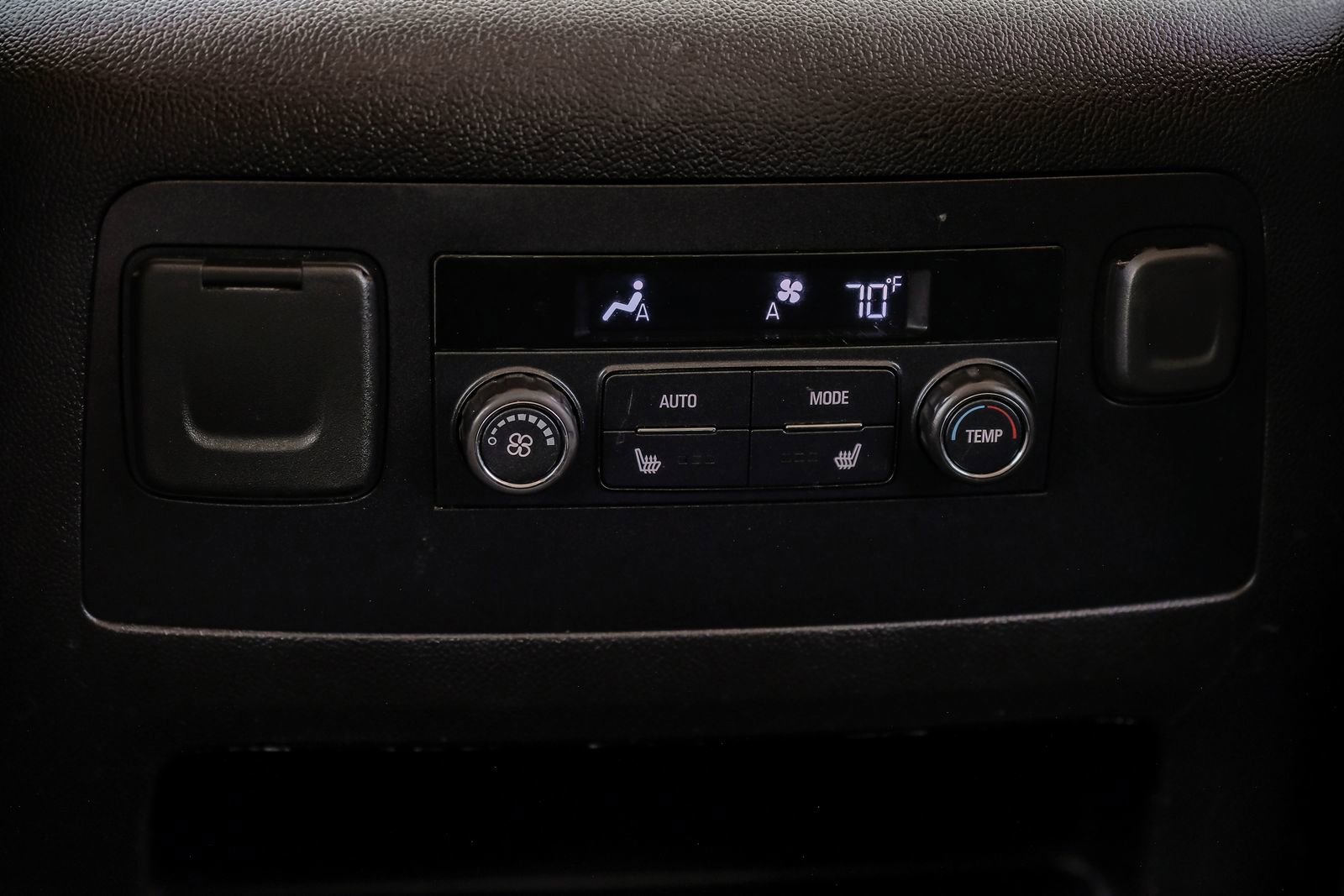 Used 2018 GMC Yukon Denali RWD image 43