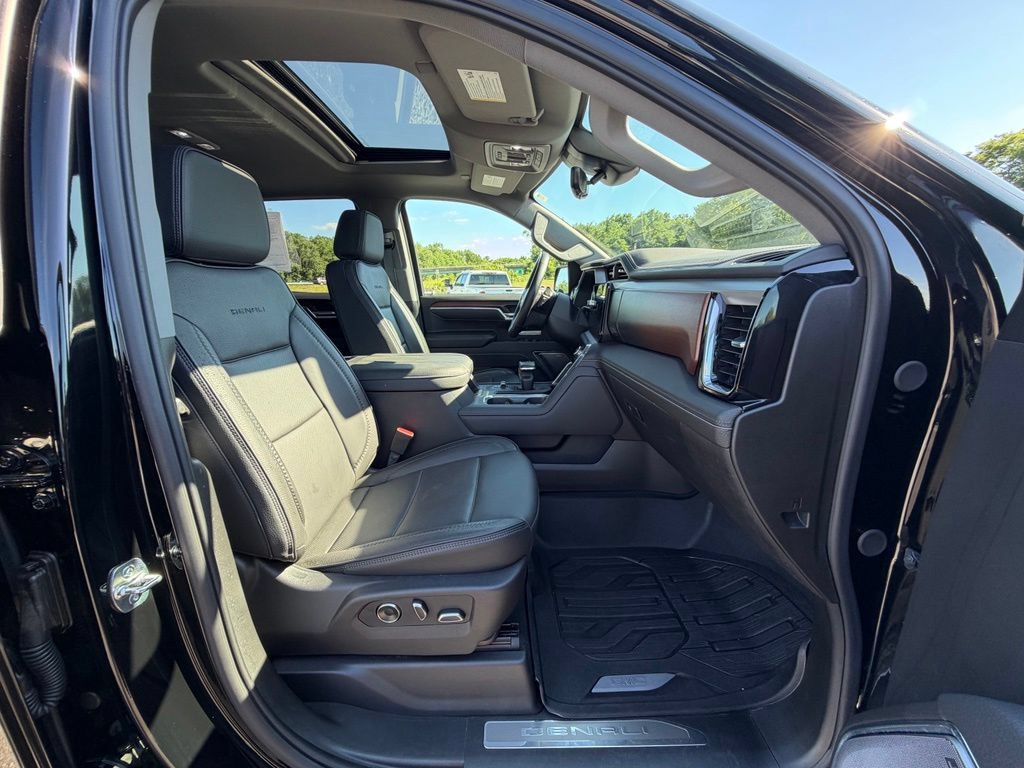 Used 2025 GMC Sierra 1500 Denali AWD/4WD image 25